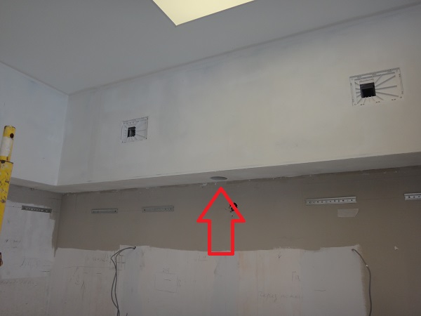 приточные и вытяжные клапана в системах вентиляции квартир коттеджей и офисах на кухне добавлена вытяжка над варочной панелью