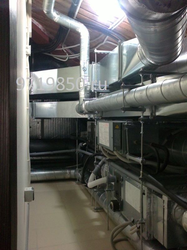 Техническое помещение в коттедже для размещения оборудования и воздуховодов, монтаж систем вентиляции и кондиционирования